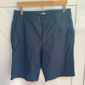Mens north face size 34 black shorts in great condition.